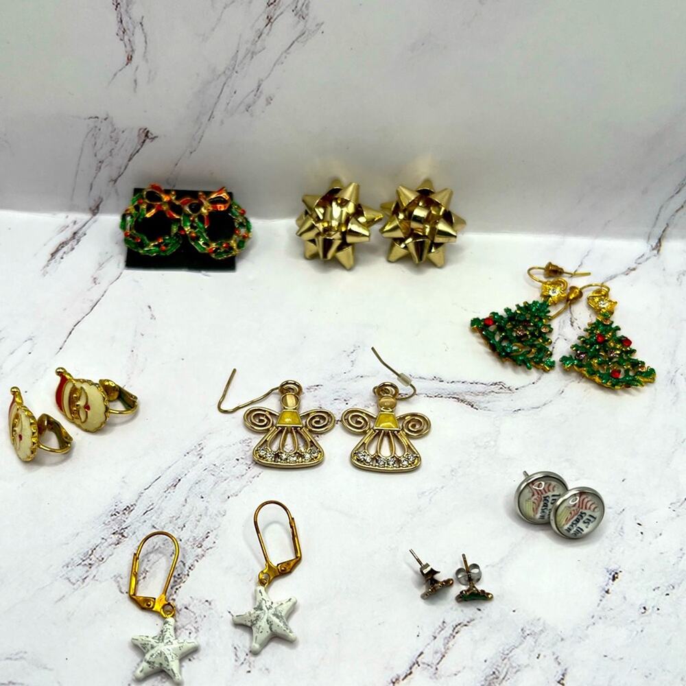 Set of 8 assorted Christmas earrings